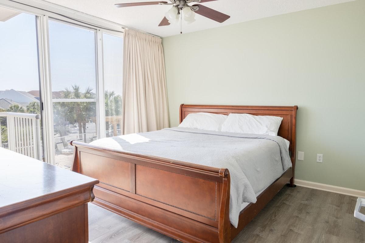 Bedroom 1 | King Bed