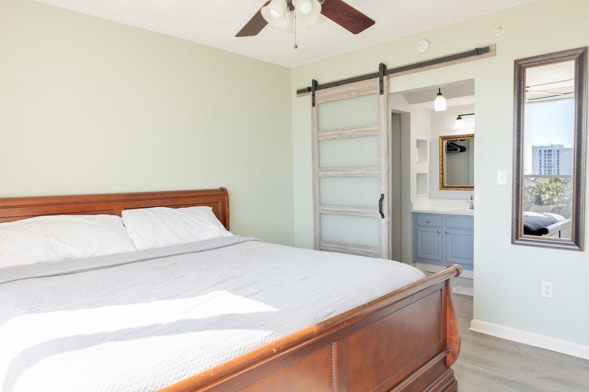 Bedroom 1 | Ensuite Full Bathroom