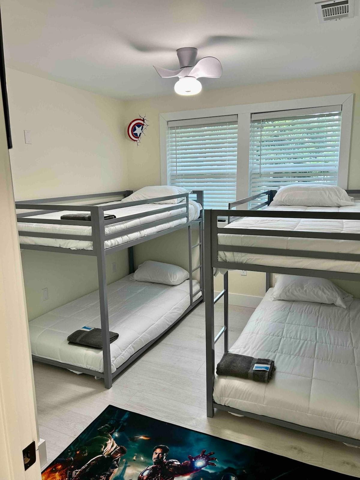 Bedroom #3/ 4 bunk beds 